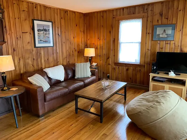 4 Bunker Hill Rd — Photo 1