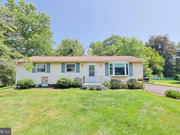 140 Longshore Ave, Yardley, PA 19067