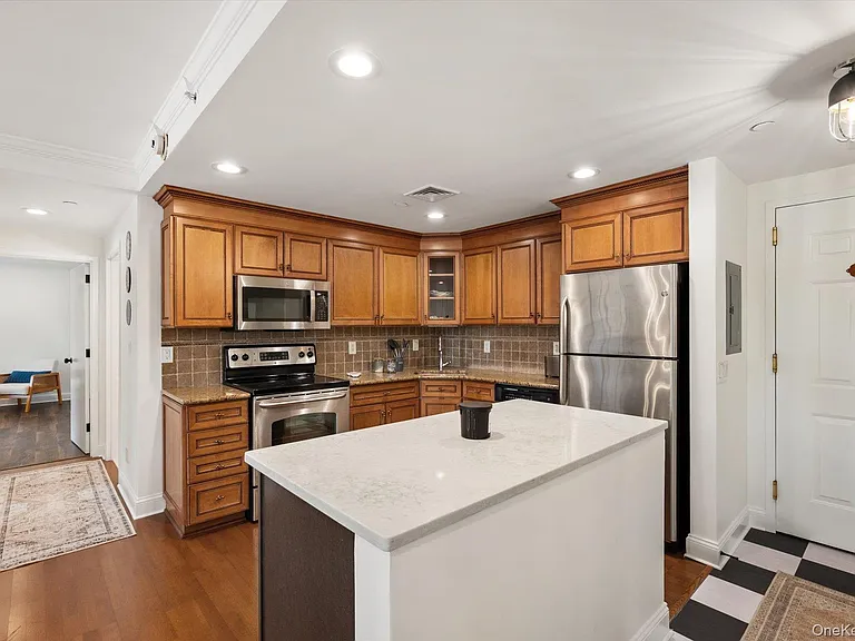 242 Maple Ave #308 — Photo 3