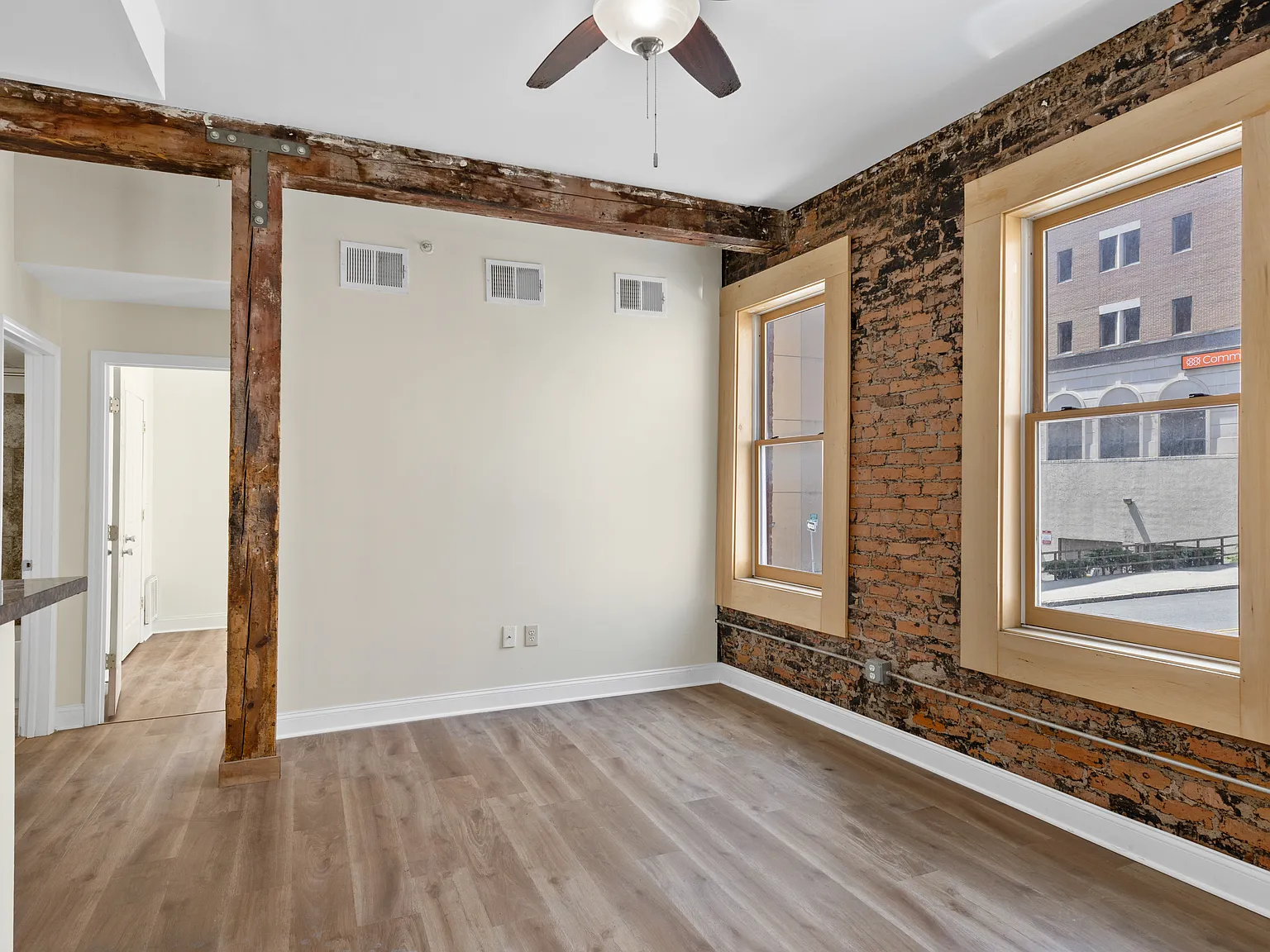 1 bed, 1.5 bath, 900 sqft, $1,900 — Photo 4