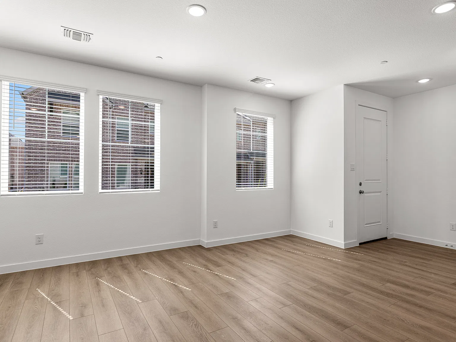 3 bed, 2050 sqft, $2,495 — Photo 3