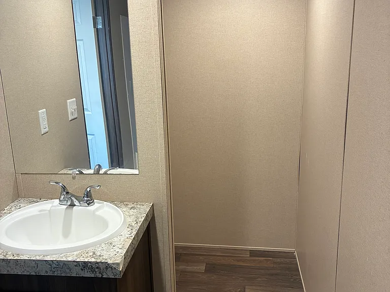 100 Tiffany Dr — Photo 10