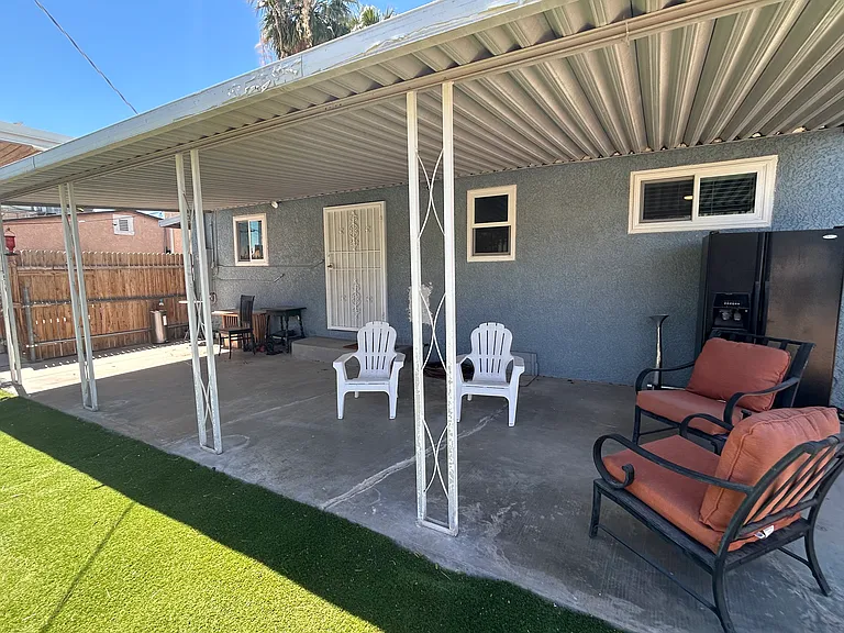 Private yard _ great for relaxing outdoors.
