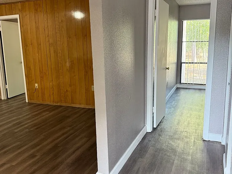 R 142 2811 S Archer Rd #W — Photo 1