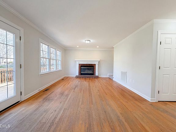 4th image of 3301 Pomegranate Dr