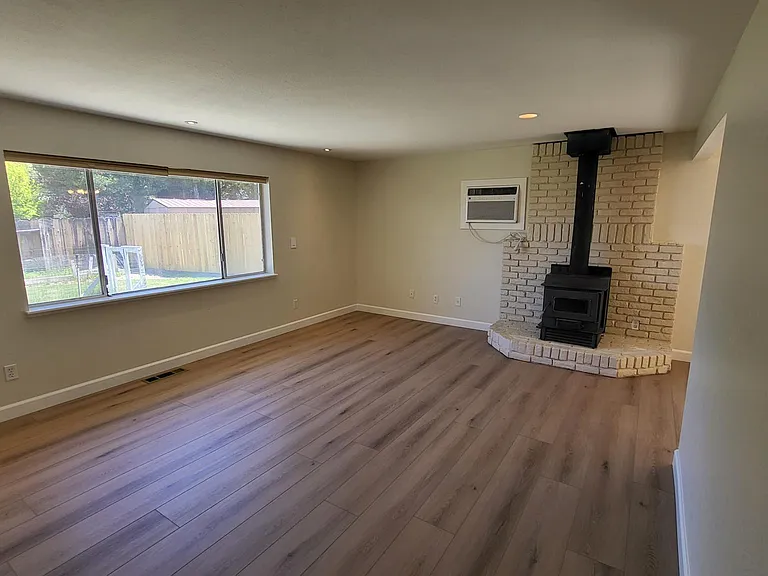 1537 Pullman Dr — Photo 5
