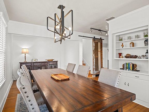 5th image of 206 W Burbank St