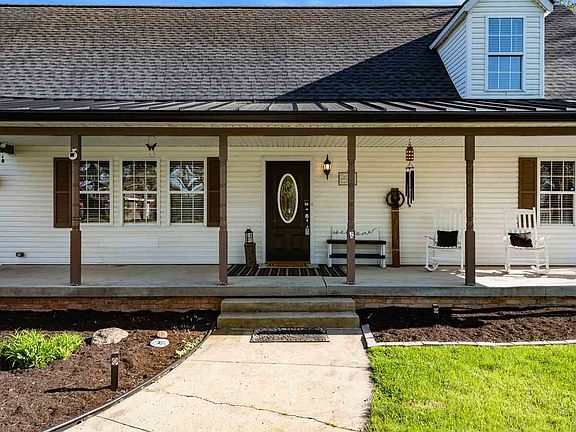 4th image of 919 White Dr