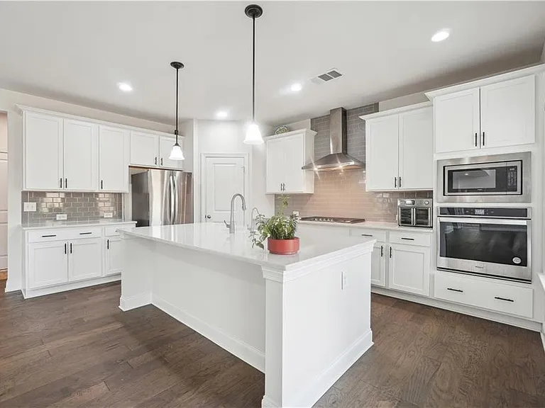 4055 Starwood Dr — Photo 10