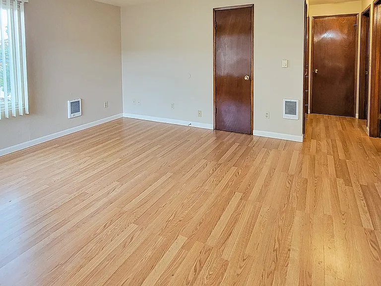 629 Glen St #3G — Photo 5