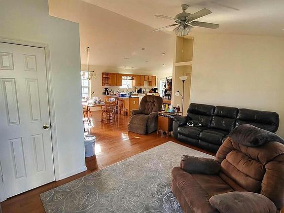 4th image of 19 Tather Dr
