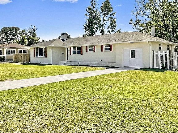 3rd image of 813 Henderson Dr