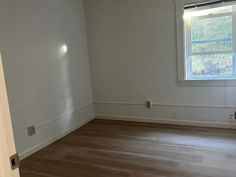 548 Vera Ave — Photo 7