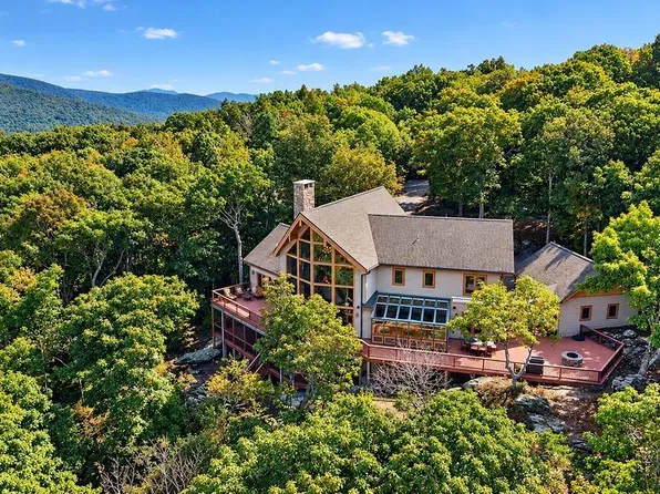 18 Valley View Ct, Lyndhurst, VA 22952