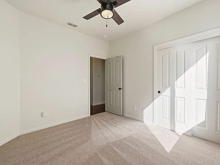 1439 Gordon Dr — Photo 40