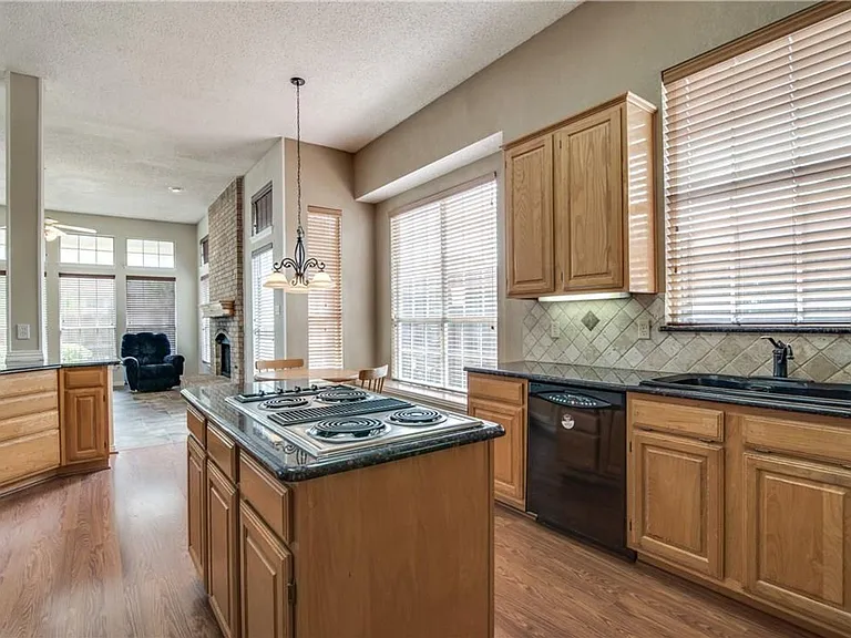11017 Knoxville Ln — Photo 9