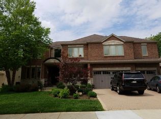 1030 Deer Glen Ct, Glen Ellyn, IL 60137