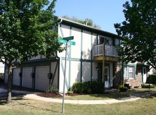 111 Brookwood Ct, Vernon Hills, IL 60061