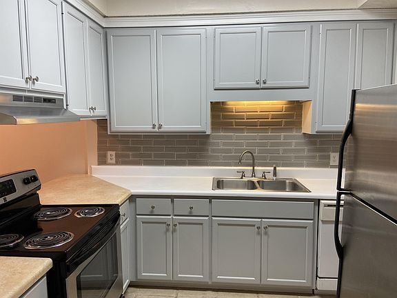 2nd image of 509 University Dr APT C