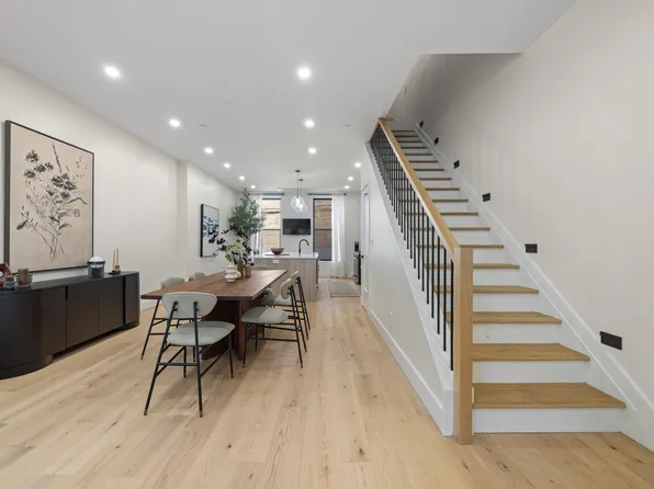 389 Manhattan Avenue image 13 of 38