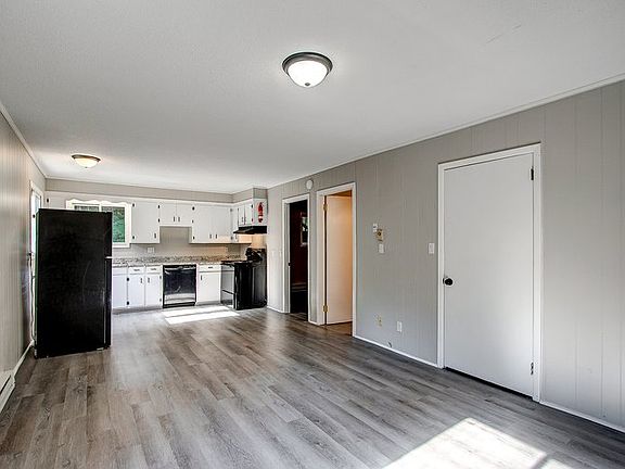 5th image of 526 Stadium Dr