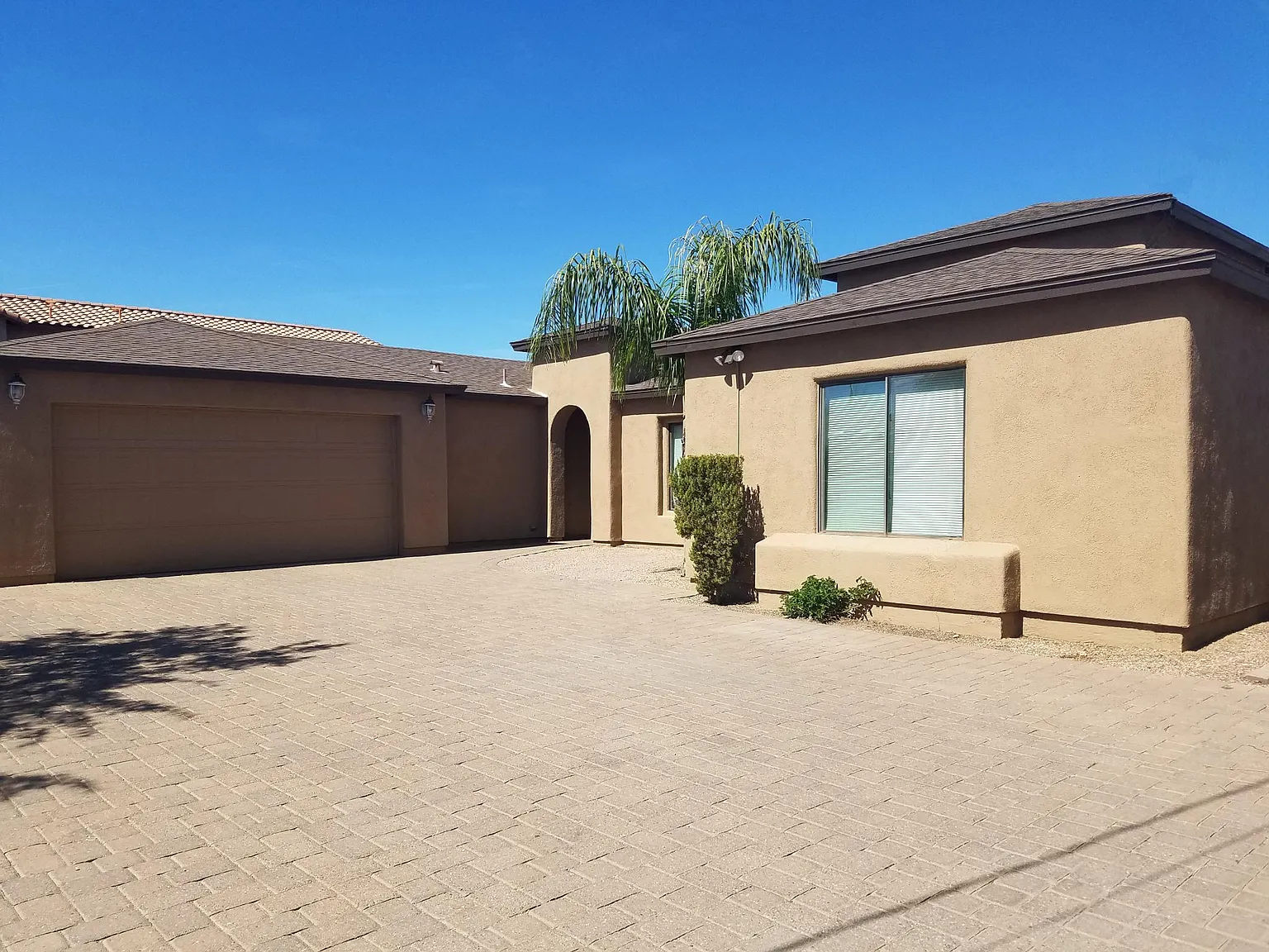 5 bed, 2212 sqft, $4,500 — Photo 2