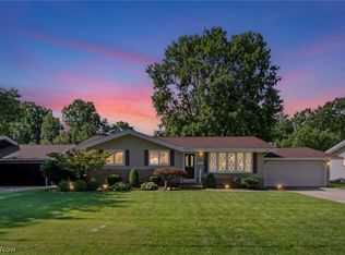 26933 Westwood Ln, Olmsted Township, OH 44138