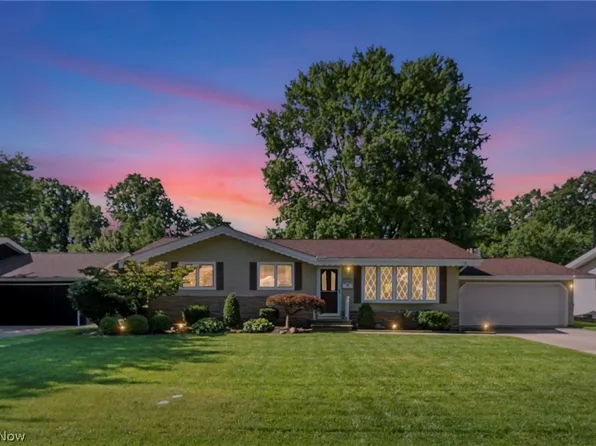 26933 Westwood Ln, Olmsted Township, OH 44138