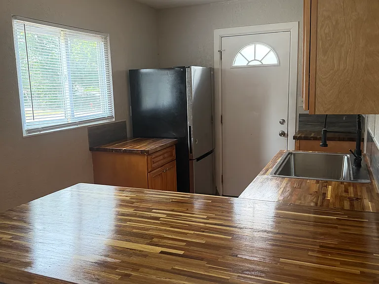 1216 Grovewood Dr — Photo 9