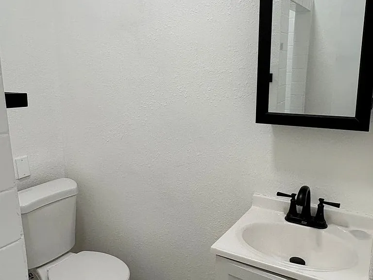 Catalina Court — Photo 14