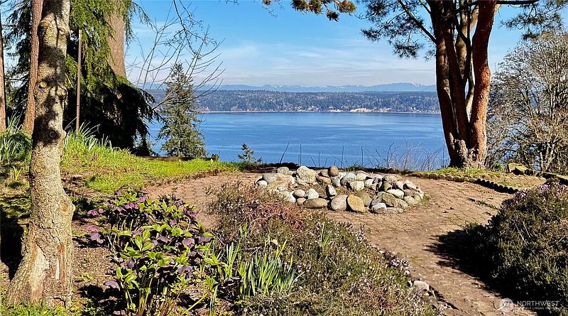 3rd image of 3968 S East Camano Drive