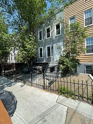 Sold by Glory Homes Realty | media 18