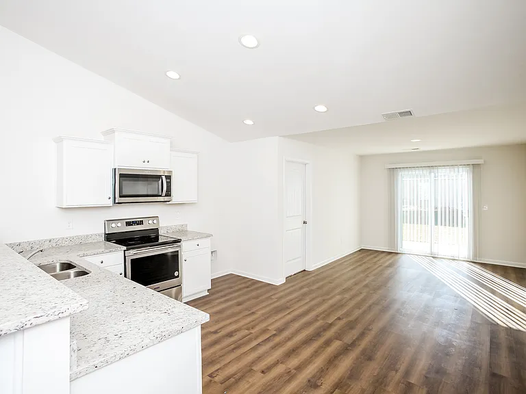 470 Conifer St — Photo 5