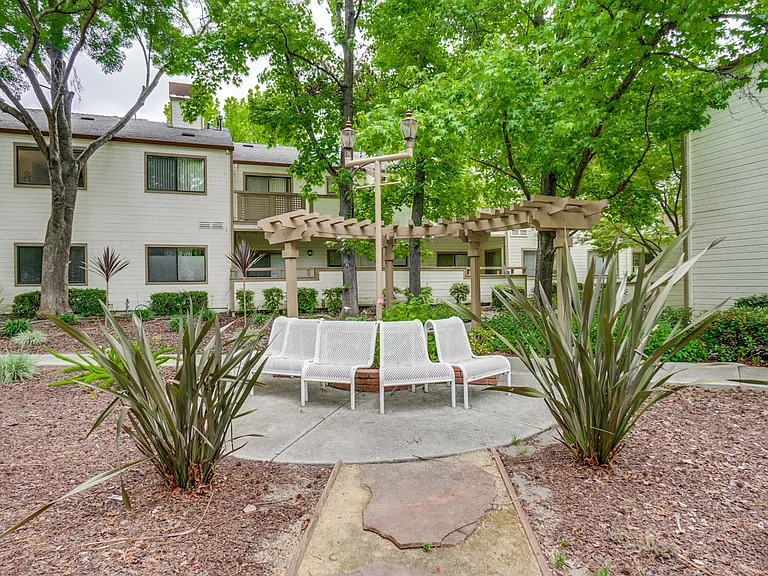 1422 Main Entrance Dr — Photo 15