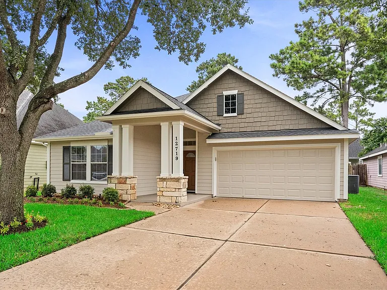 12719 Hart Hollow Ln — Photo 1