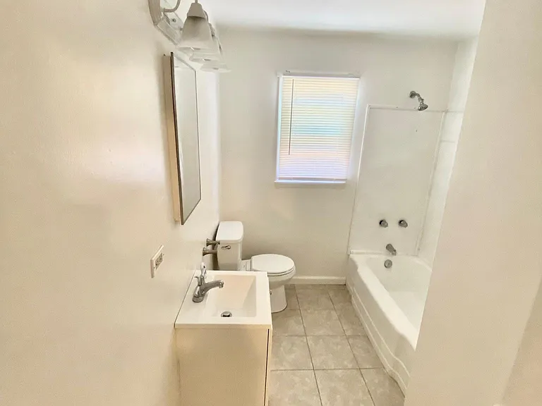 1319 Wilson Ave #E — Photo 4