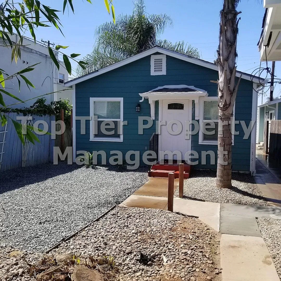 Charming 1 Bed / 1 Bath Cottage in South Park - Available 11/19 — Photo 2