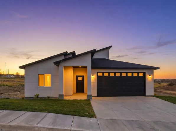 405 Hogan St, Sunnyside, WA 98944