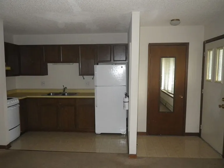 203 River St-Martin Apts — Photo 5