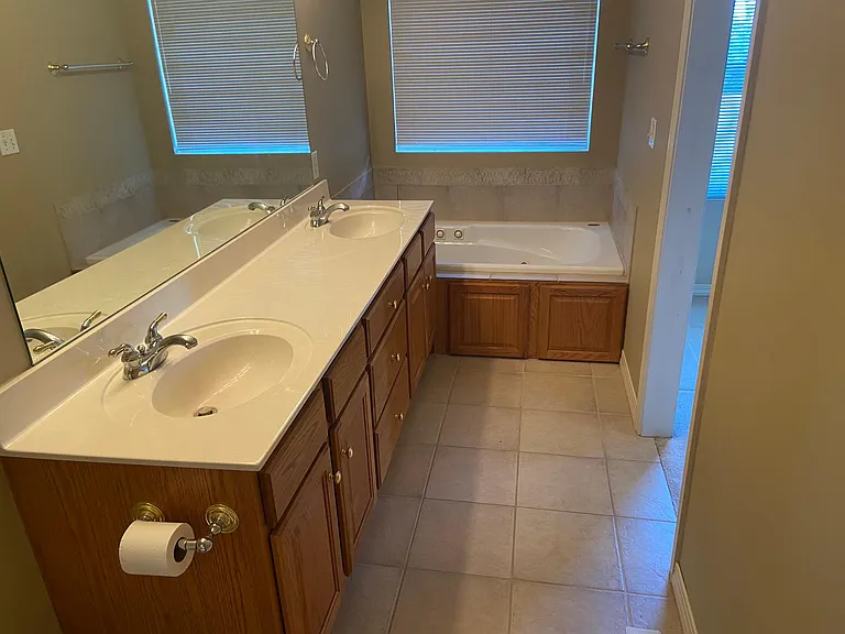 2302 Windstone Dr — Photo 9