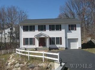 1208 Frost Ln, Peekskill, NY 10566