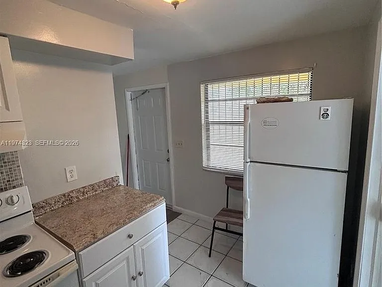 91 NE 6th Ct — Photo 2