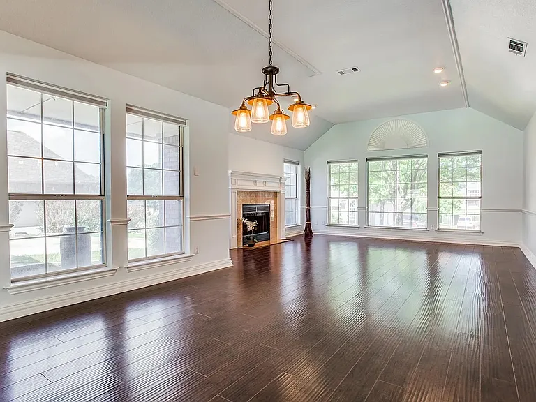 63 Remington Dr W — Photo 4