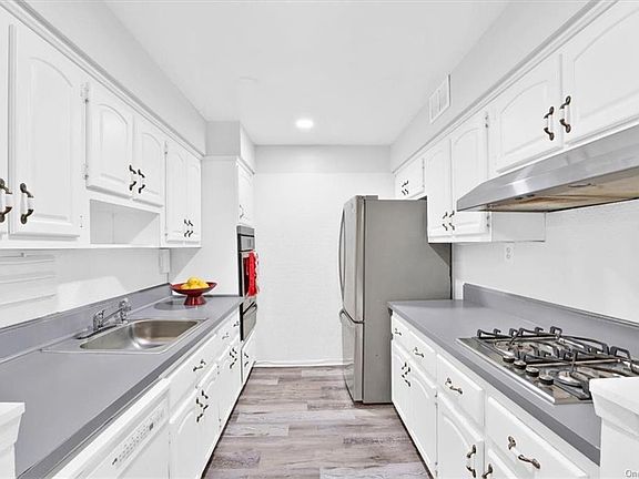 4th image of 3233 Hering Ave