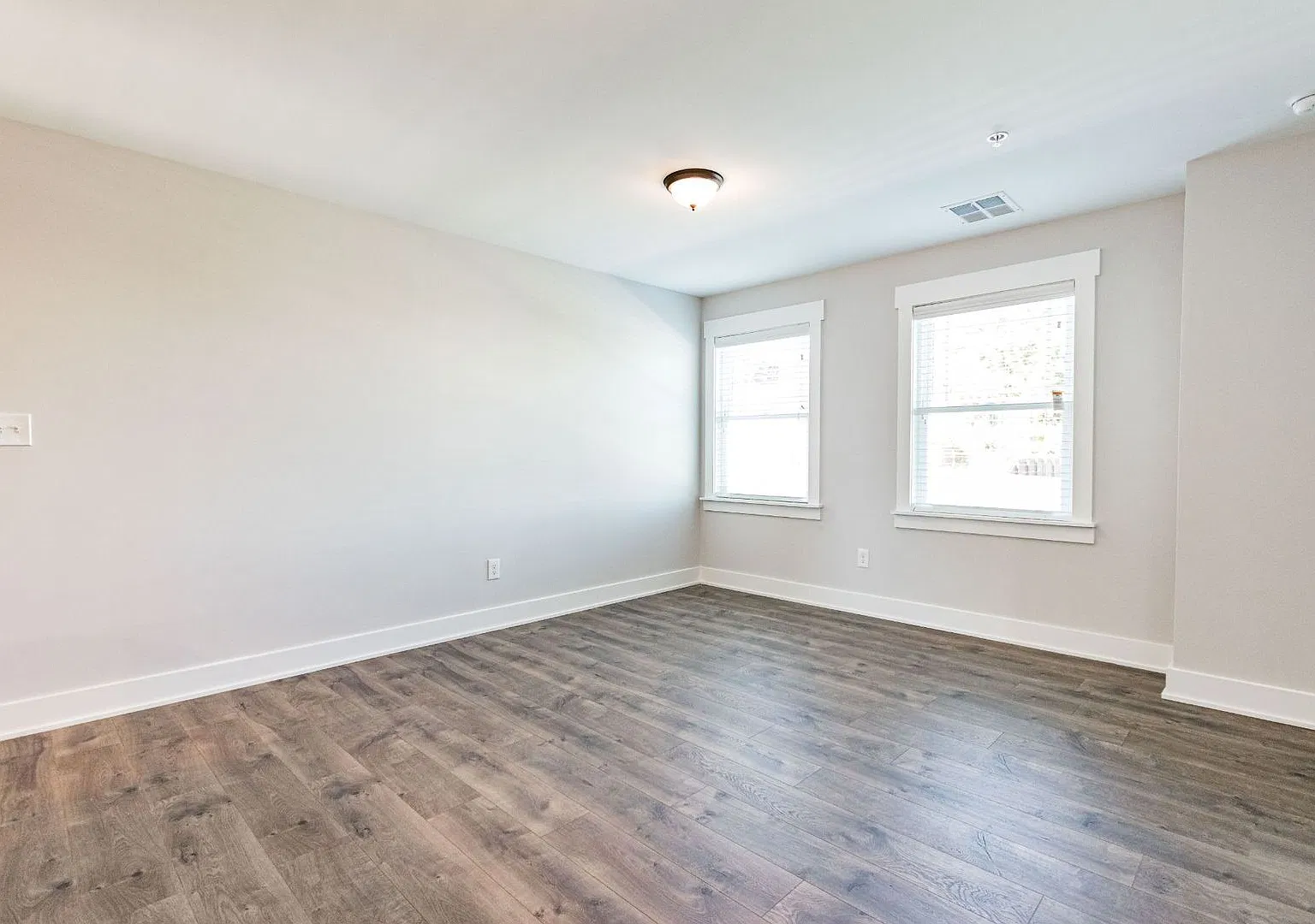 639 N. O'Neil St — Photo 4