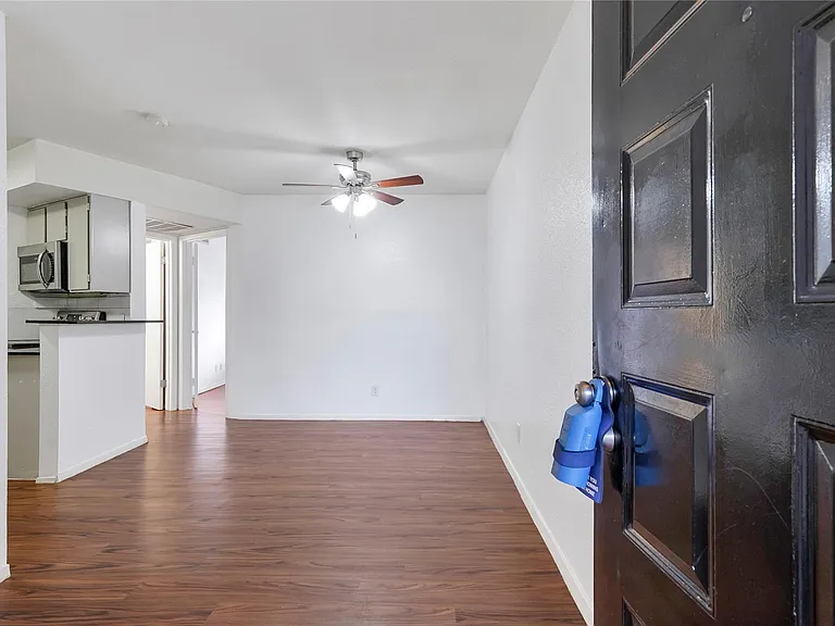 10811 Richmond Ave #101 — Photo 3