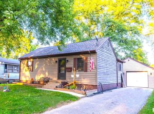 1318 S 10th St, Pekin, IL