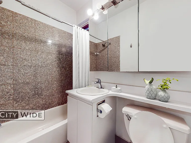 342 E 62nd St #14 — Photo 6