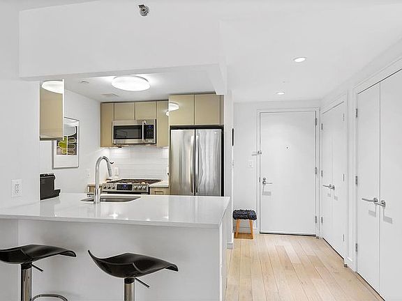 4th image of 171 W 131st St APT 203