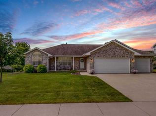 1175 Faversham Way, Green Bay, WI 54313